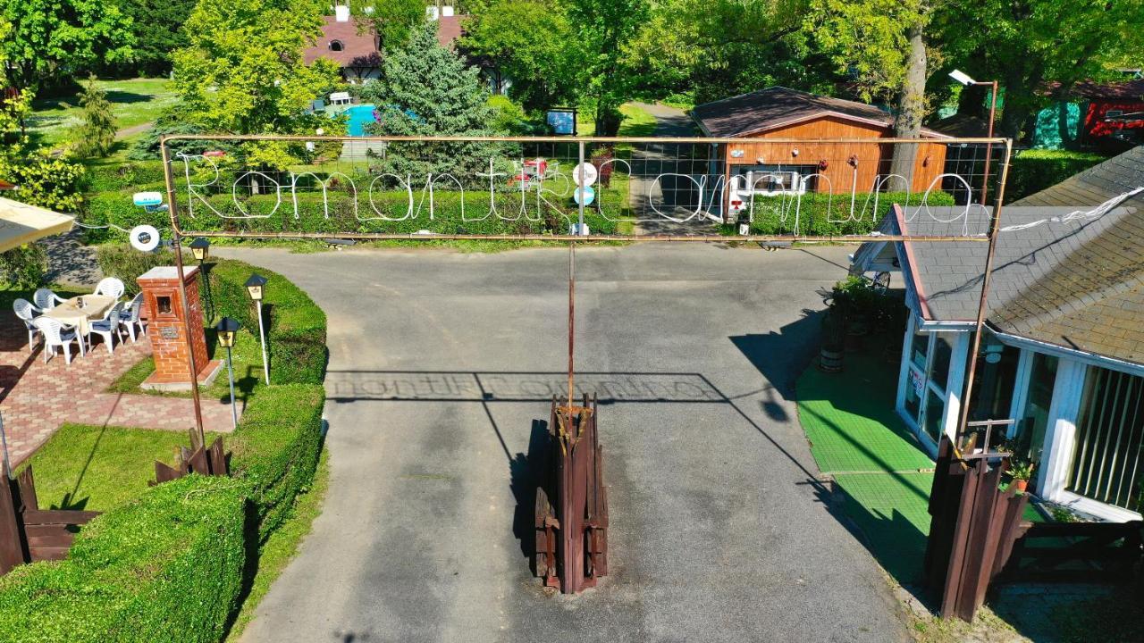Romantik Camping Es Panzio Бік Екстер'єр фото